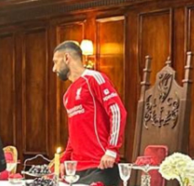 صورة مسربة لمحمد صلاح تثير جدلا واسعا بين جماهير ليفربول