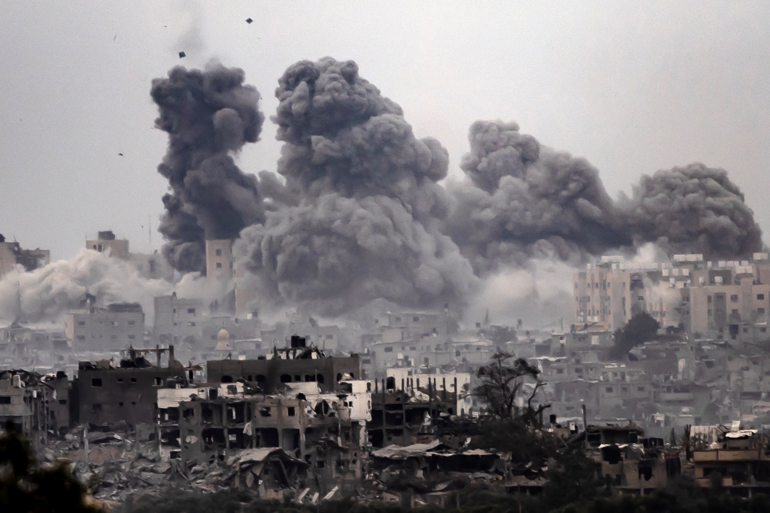 11 شهيدًا ومصابون في قصف متواصل على قطاع غزة