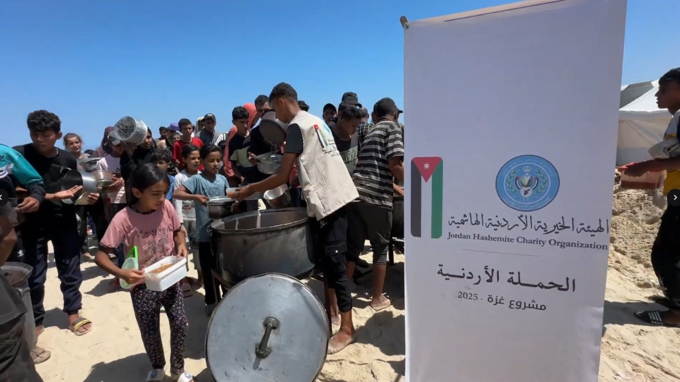 الحملة الأردنية و"الهيئة الخيرية" توزعان وجبات في جنوب غزة