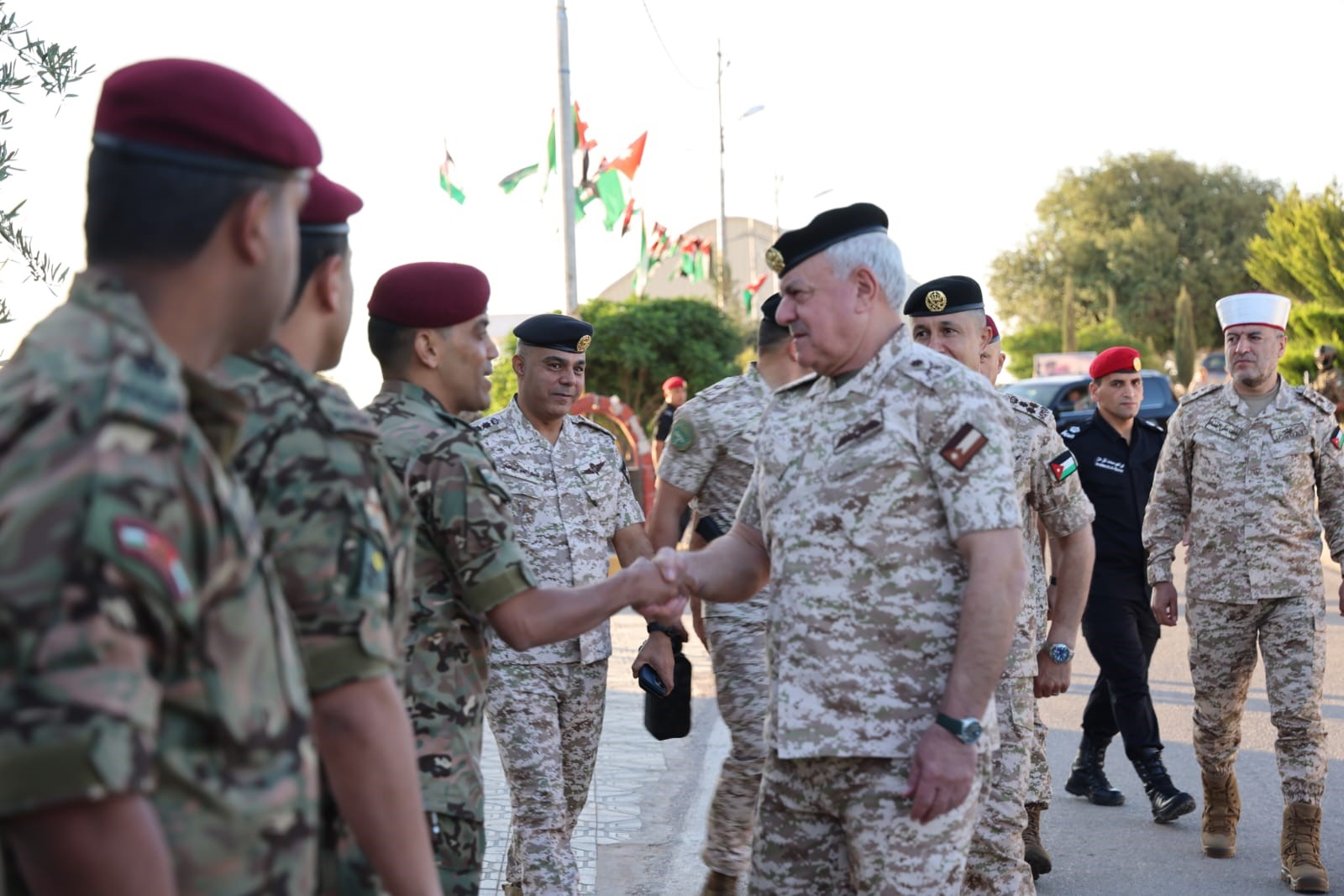 اللواء الركن الحنيطي يشارك نشامى القوات المسلحة صلاة عيد الأضحى المبارك