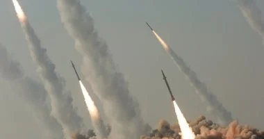 هجوم جديد على مواقع إيرانية والدفاعات الجوية تتصدى