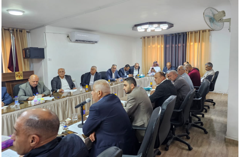 جلسة لمجلس محافظة الكرك لمراجعة مشاريع المحافظة ٢٠٢٥
