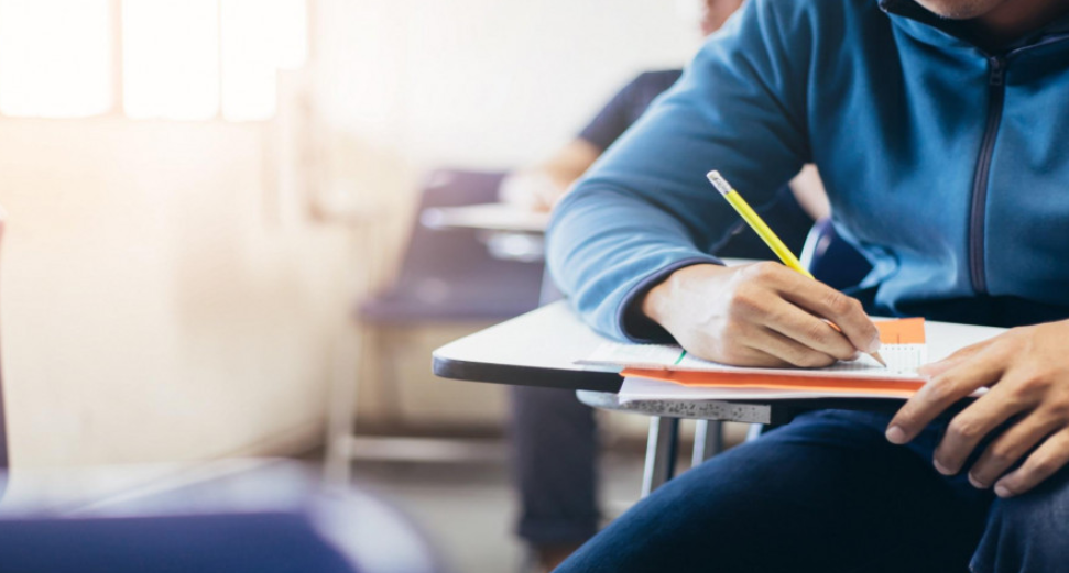 التربية تنهي تصحيح العربي والإنجليزي ونسبة الخطأ 0%