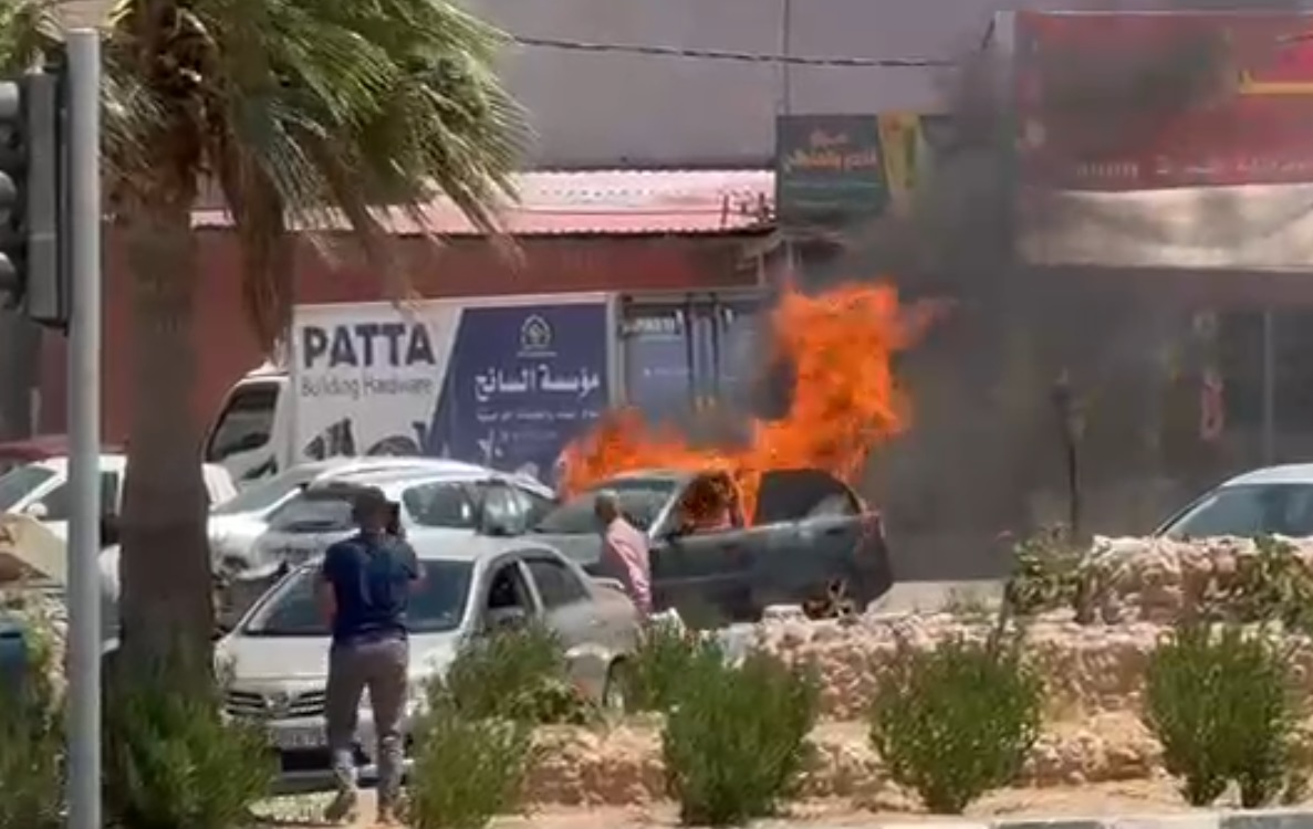 احتراق مركبة على مثلث الثنية في الكرك - فيديو