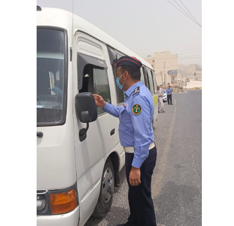 سير الكرك يوزع كمامات