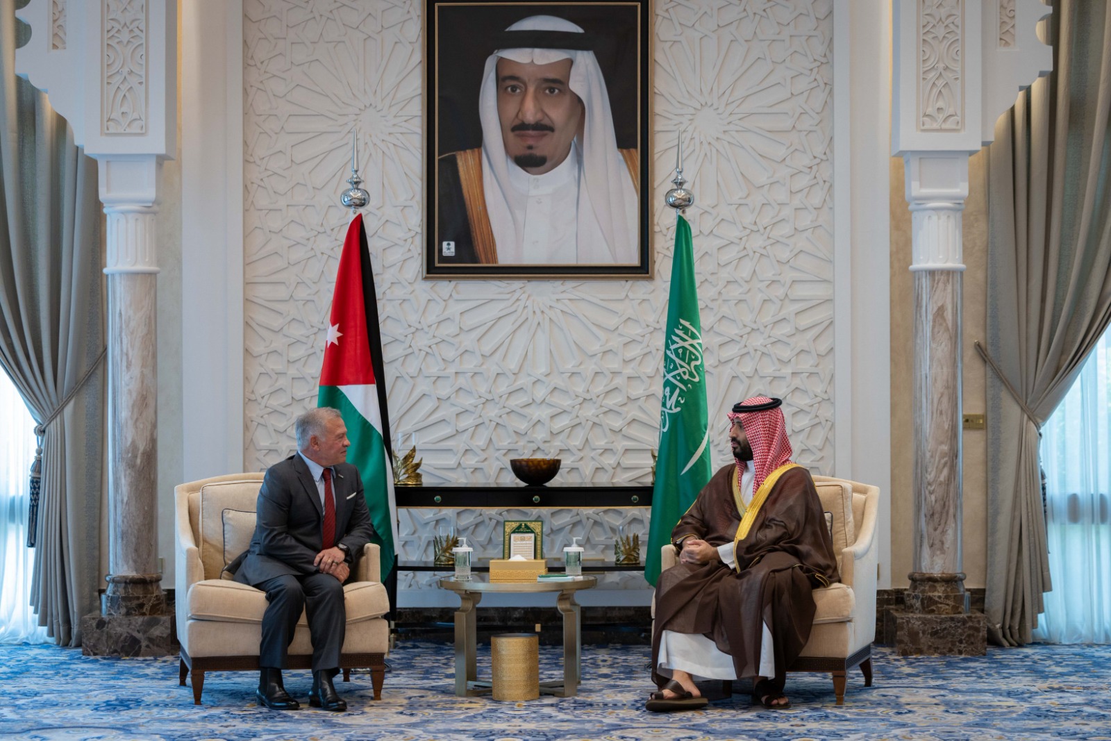 الملك وولي العهد السعودي يبحثان التطورات في غزة والضفة