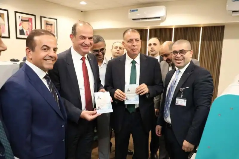 إصدار أول جواز سفر أردني إلكتروني في الأردن