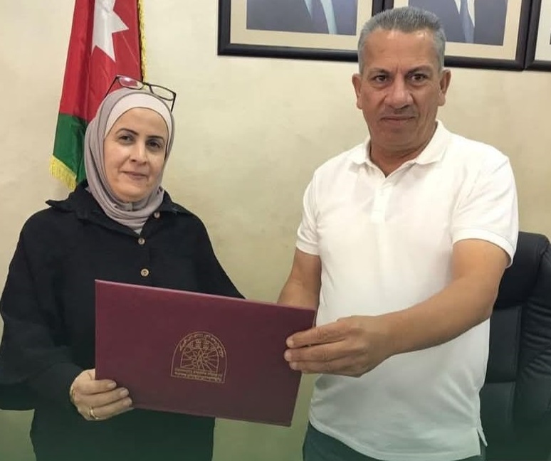 تكريم فرق عمل كلية الكرك لنيل شهادة ضمان الجودة