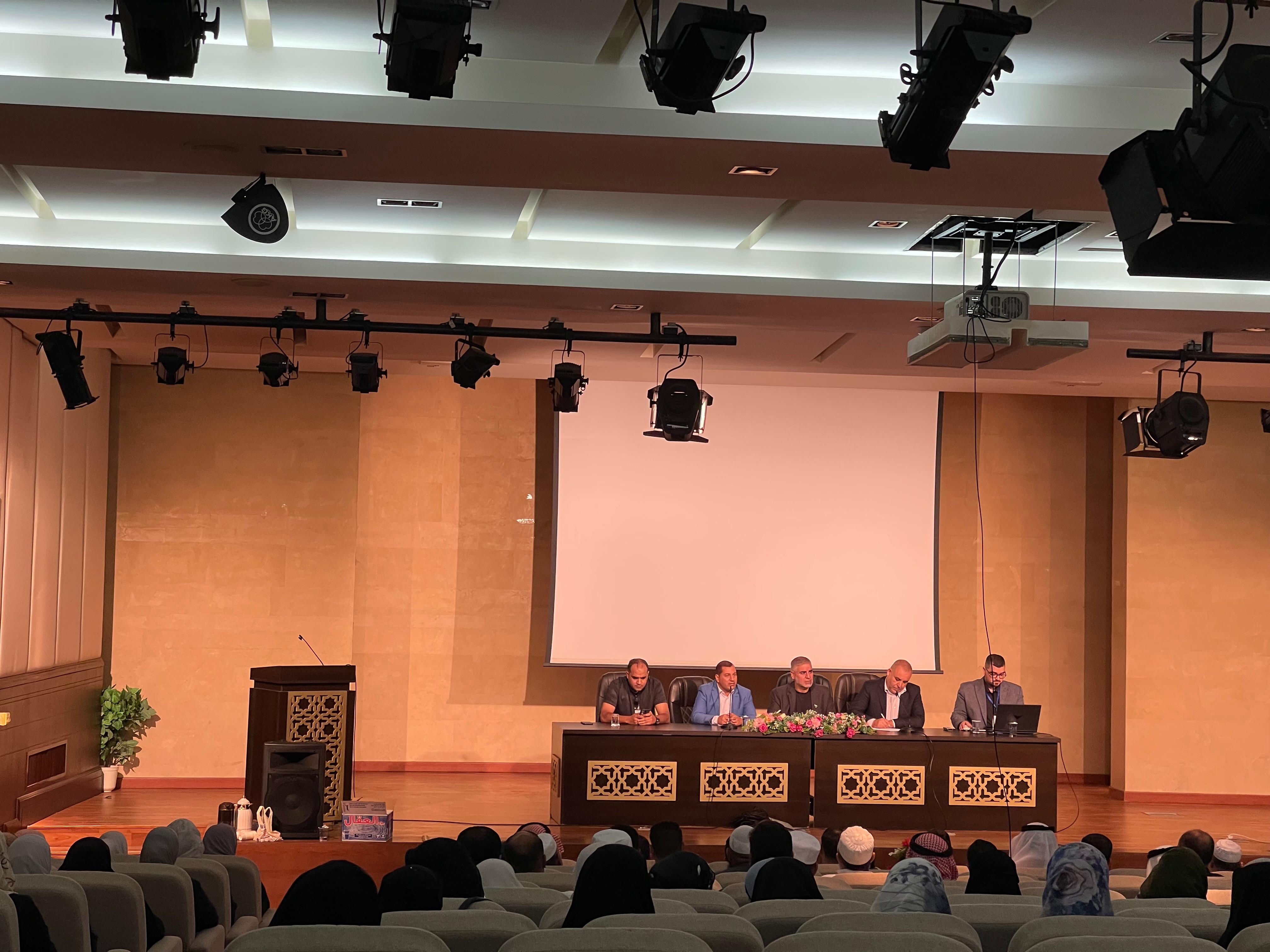 جلسة تدريبية في المزار الجنوبي لتعريف الشباب بجائزة الحسين للعمل التطوعي