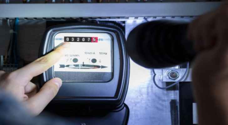 دفع مسبق.. نظام جديد لمنع تراكم فواتير الكهرباء - فيديو