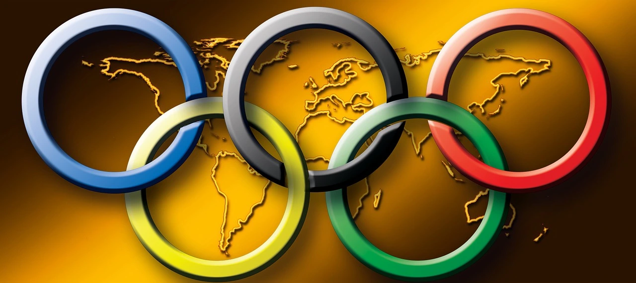 أوينز وفيلبس وكومانيتشي ضمن أعظم 10 رياضيين أولمبيين