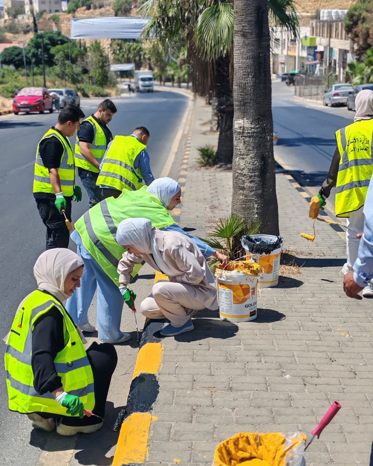 أشغال جرش تنظم مبادرة تطوعية لتزيين المدينة استعدادا لمهرجان جرش - صور