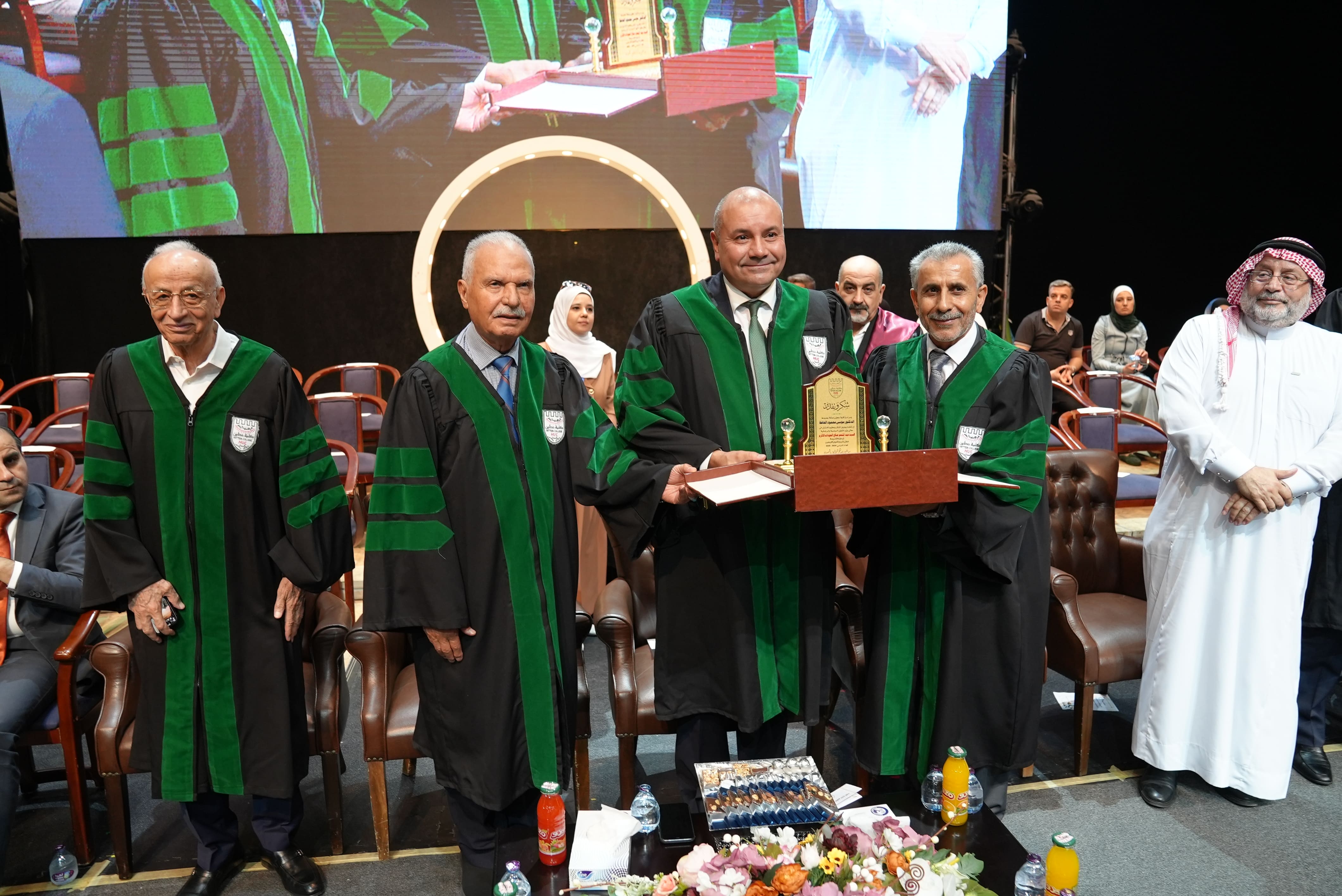 في أجواء احتفالية مهيبة.. الوزير العودات يرعى حفل تخريج الفوج الأربعين من كلية حطين - فيديو وصور