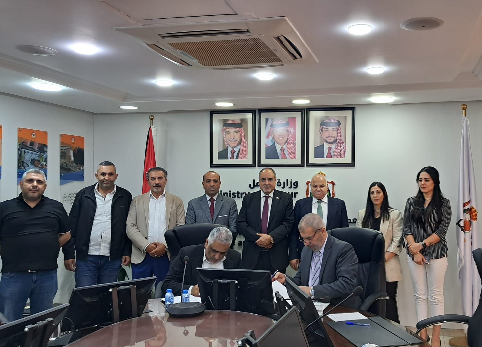 عقد عمل جماعي لتحسين المزايا الوظيفية للعاملين في إحدى شركات الطاقة